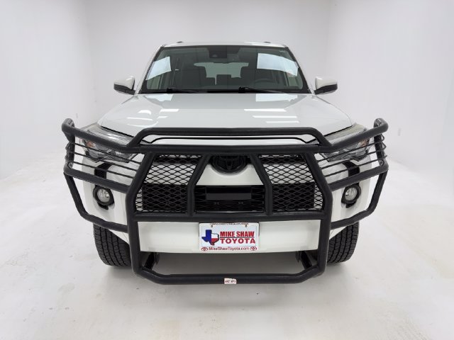 Used 2020 Toyota 4Runner SR5 AWD/4WD image 3