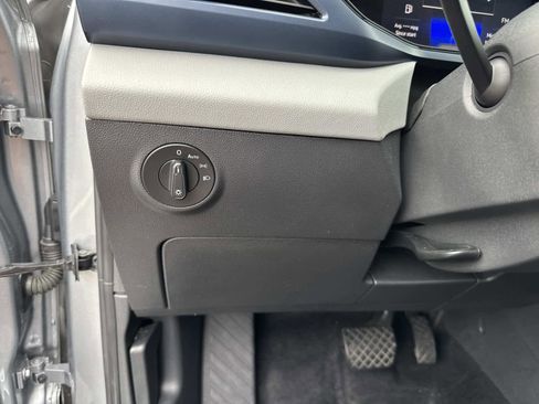 Used 2022 Volkswagen Taos SE image 32