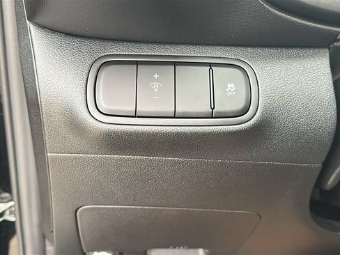 Used 2025 Hyundai Venue SEL FWD image 21