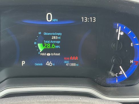 Used 2022 Toyota Corolla Cross XLE image 27