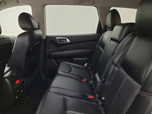 Used 2020 Nissan Pathfinder SL FWD image 18