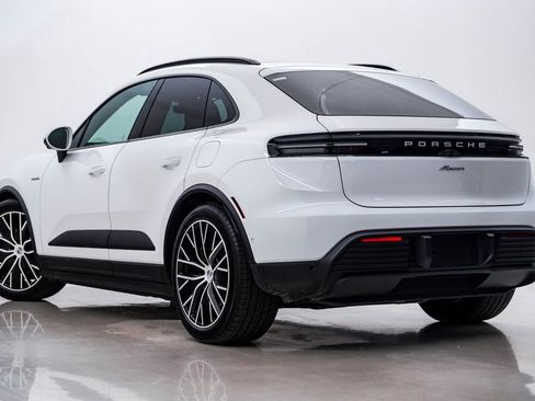 Certified 2025 Porsche Macan Electric image 3