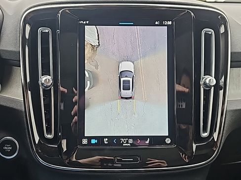 Used 2023 Volvo XC40 B5 Ultimate w/ Protection Package Premier image 9