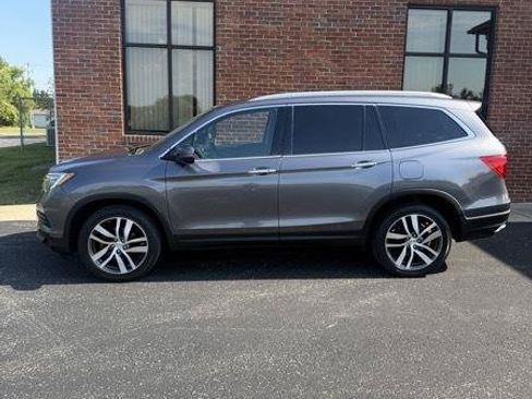 Used 2016 Honda Pilot Touring image 2