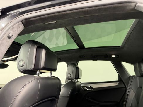 Used 2017 Porsche Macan Turbo image 19