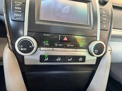 Used 2014 Toyota Camry FWD image 13