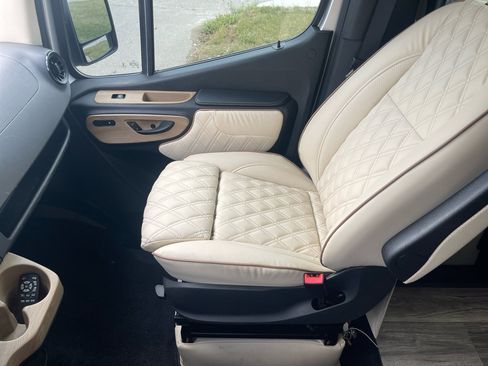 Used 2021 Mercedes-Benz Sprinter 3500 image 15
