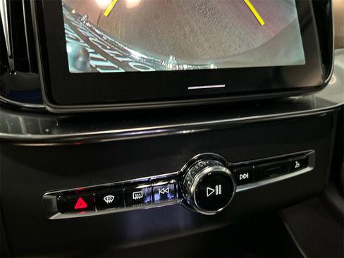 New 2026 Volvo XC90 B5 Core w/ Protection Package Premier image 18