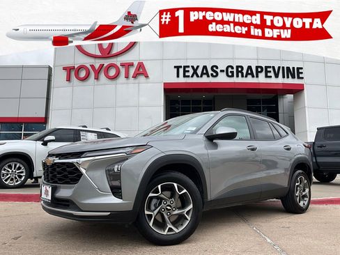 Used 2025 Chevrolet Trax LT image 1