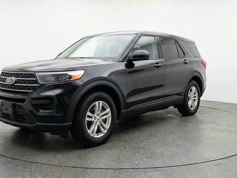 Used 2024 Ford Explorer XLT w/ Equipment Group 202A RWD image 3