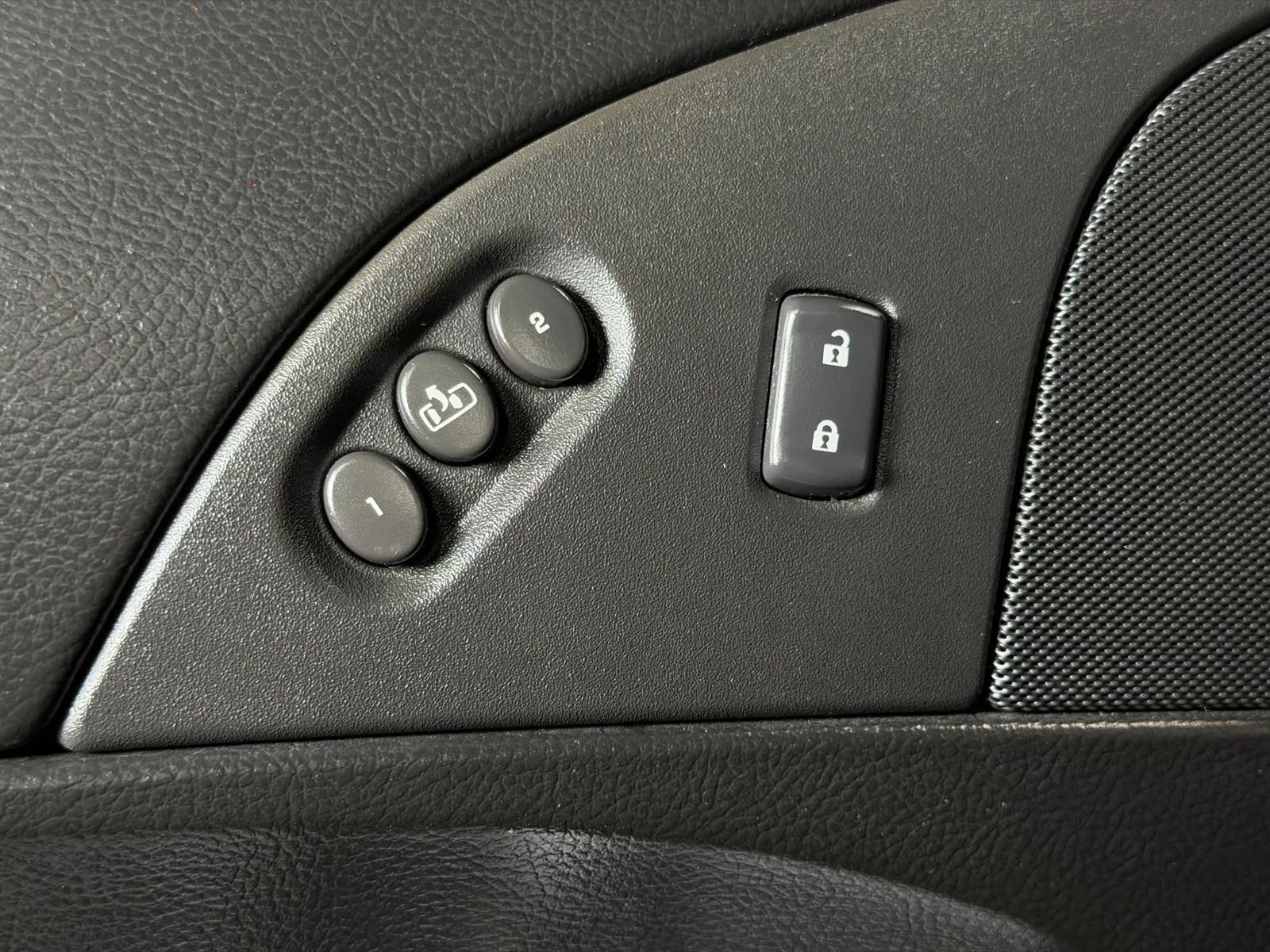 Used 2005 Chevrolet Corvette Coupe w/ Preferred Equipment Group RWD image 19