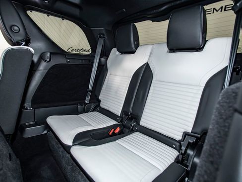 Used 2023 Land Rover Discovery Metropolitan Edition image 18