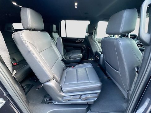 Used 2023 Chevrolet Suburban LT w/ Luxury Package RWD image 30