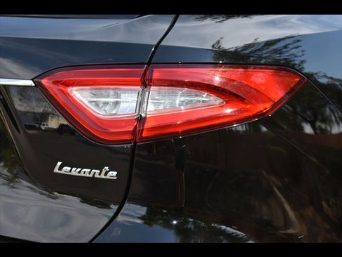 Used 2018 Maserati Levante AWD/4WD image 51