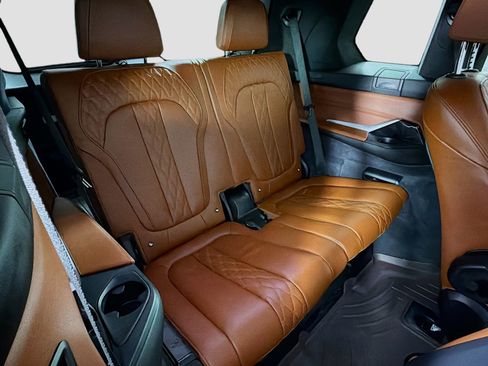 Used 2024 BMW ALPINA XB7 AWD/4WD image 30