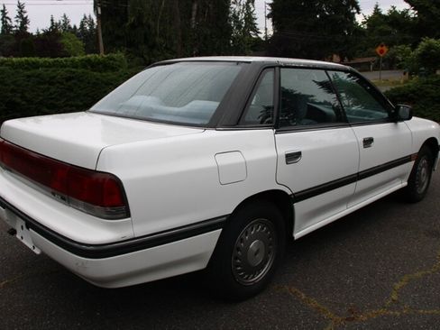 Used 1993 Subaru Legacy L FWD image 3