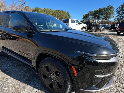 Used 2024 Jeep Wagoneer Launch Edition image 5