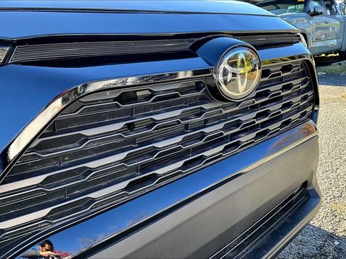 Used 2025 Toyota RAV4 XLE image 28