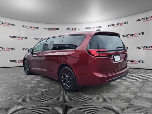 Used 2023 Chrysler Pacifica Touring-L w/ S Appearance Package FWD image 4