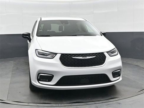 New 2026 Chrysler Pacifica Select image 9