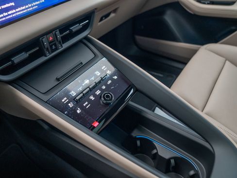 New 2025 Porsche Macan 4S Electric image 19