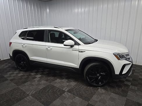 Used 2024 Volkswagen Taos SEL AWD/4WD image 1