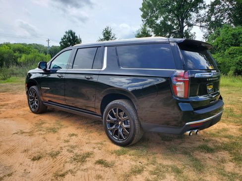 Used 2021 Chevrolet Suburban High Country w/ Premium Package AWD/4WD image 15
