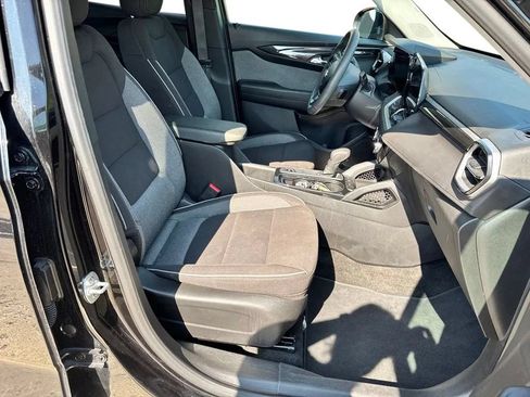 Used 2025 Chevrolet TrailBlazer LT FWD image 30