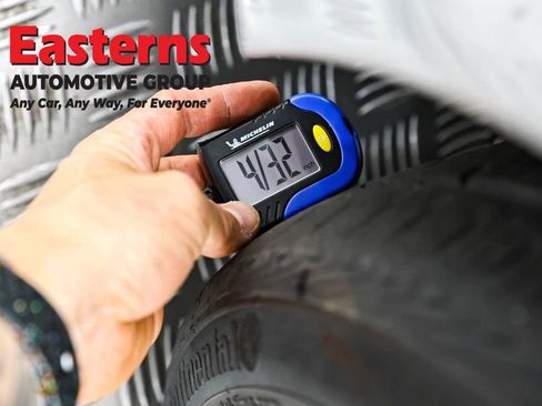 Used 2024 Nissan Versa SR w/ Trunk Package image 27