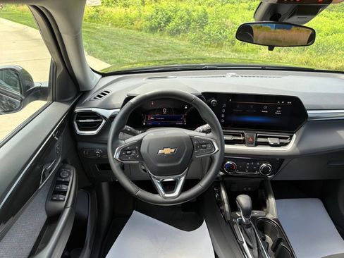 Used 2024 Chevrolet TrailBlazer LT w/ LT Cold Weather Package FWD image 39