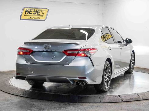 Used 2019 Toyota Camry SE w/ Carpet Mat Package FWD image 4