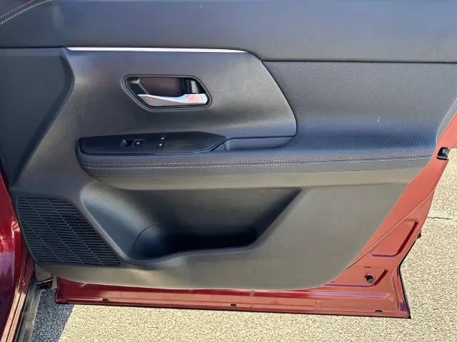 Certified 2025 Nissan Kicks SR FWD image 24