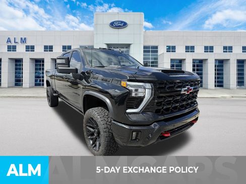 Used 2025 Chevrolet Silverado 2500 ZR2 w/ Technology Package image 3