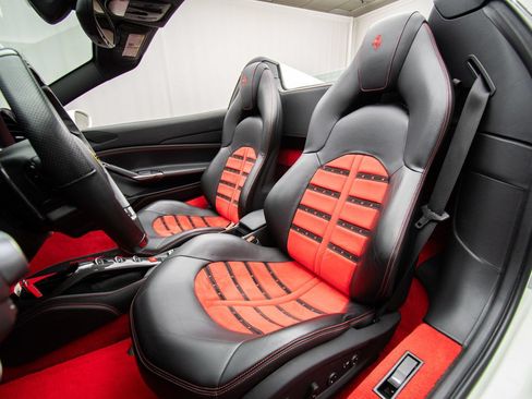 Used 2018 Ferrari 488 Spider RWD image 19