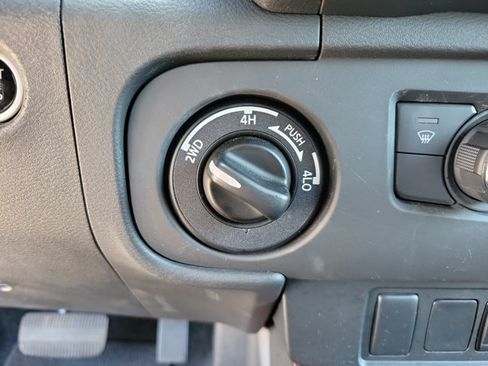 Used 2025 Nissan Frontier PRO-4X AWD/4WD image 13
