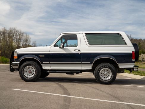 Used 1993 Ford Bronco XLT AWD/4WD image 9