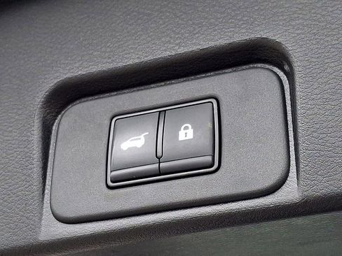 Used 2024 Nissan Rogue SV image 28