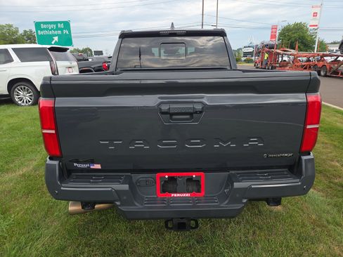 Certified 2025 Toyota Tacoma TRD Off-Road w/ TRD Off Road Upgrade Package AWD/4WD image 4