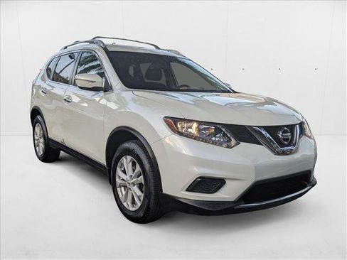 Used 2015 Nissan Rogue SV image 3