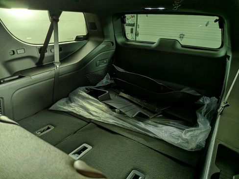 New 2026 Chevrolet Suburban High Country image 35