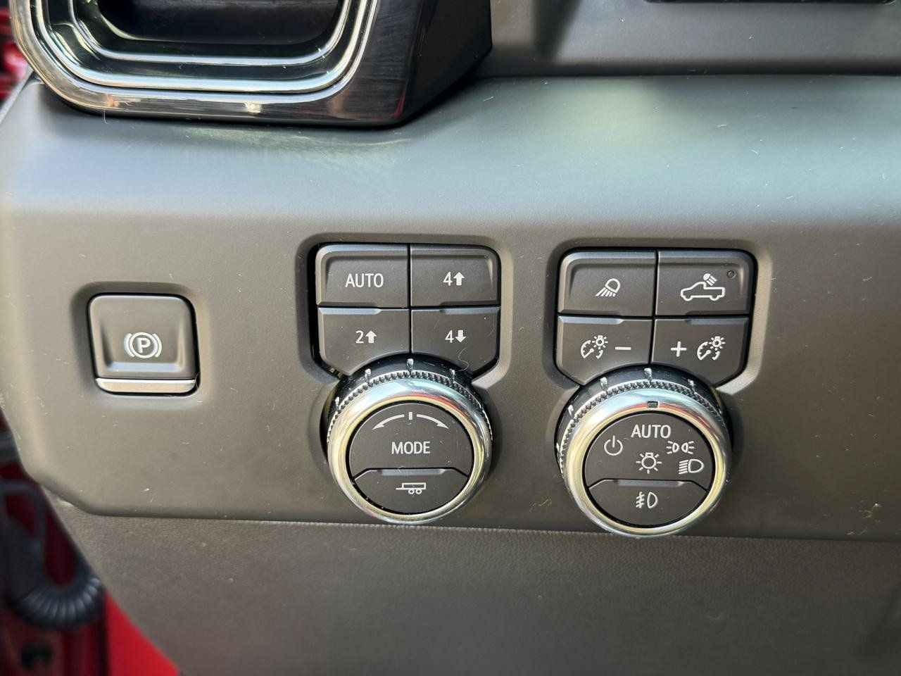 Used 2025 GMC Sierra 1500 AT4 w/ AT4 Premium Package AWD/4WD image 30