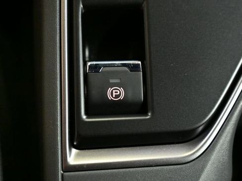 Certified 2025 Subaru Crosstrek 2.0i Premium image 30