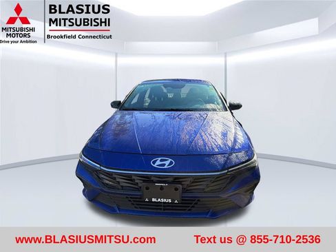 Used 2025 Hyundai Elantra Sport FWD image 4