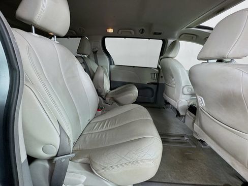 Used 2013 Toyota Sienna XLE FWD image 36