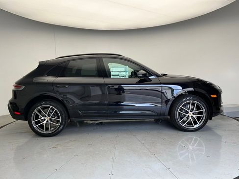Certified 2025 Porsche Macan AWD/4WD image 23