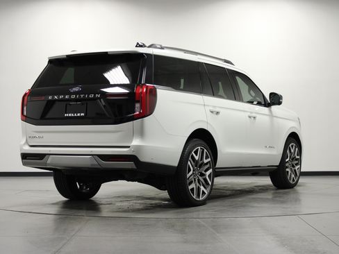 Used 2025 Ford Expedition Platinum w/ Platinum Ultimate Package AWD/4WD image 4