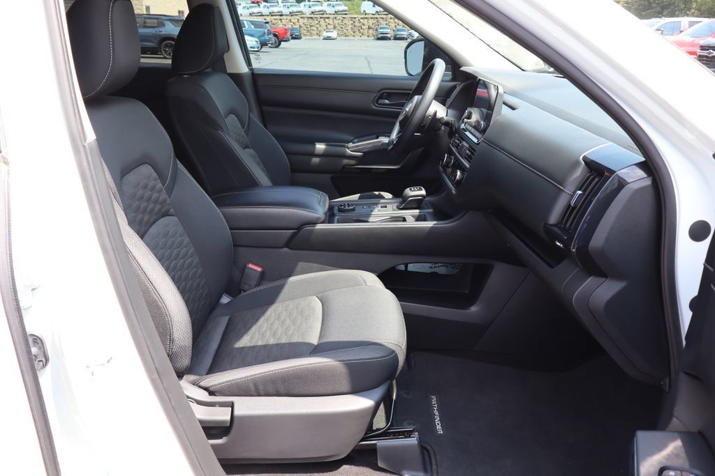 Used 2023 Nissan Pathfinder S AWD/4WD image 18