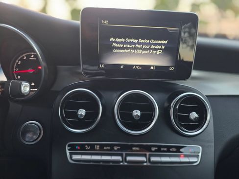 Used 2019 Mercedes-Benz GLC 300 w/ Premium Package image 23