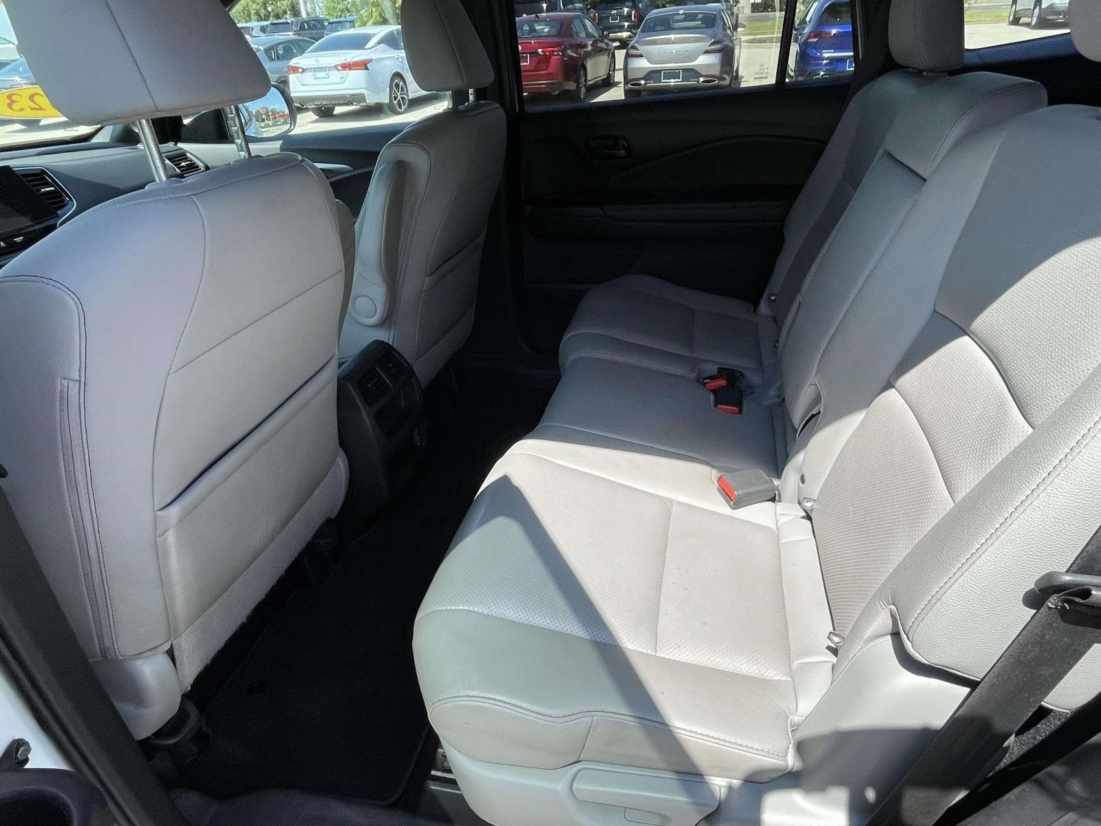 Used 2023 Honda Passport EX-L image 11