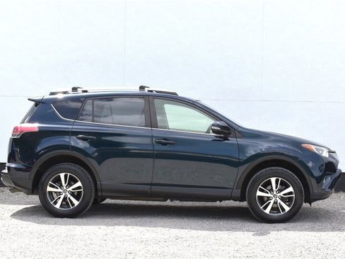 Used 2018 Toyota RAV4 XLE AWD/4WD image 6